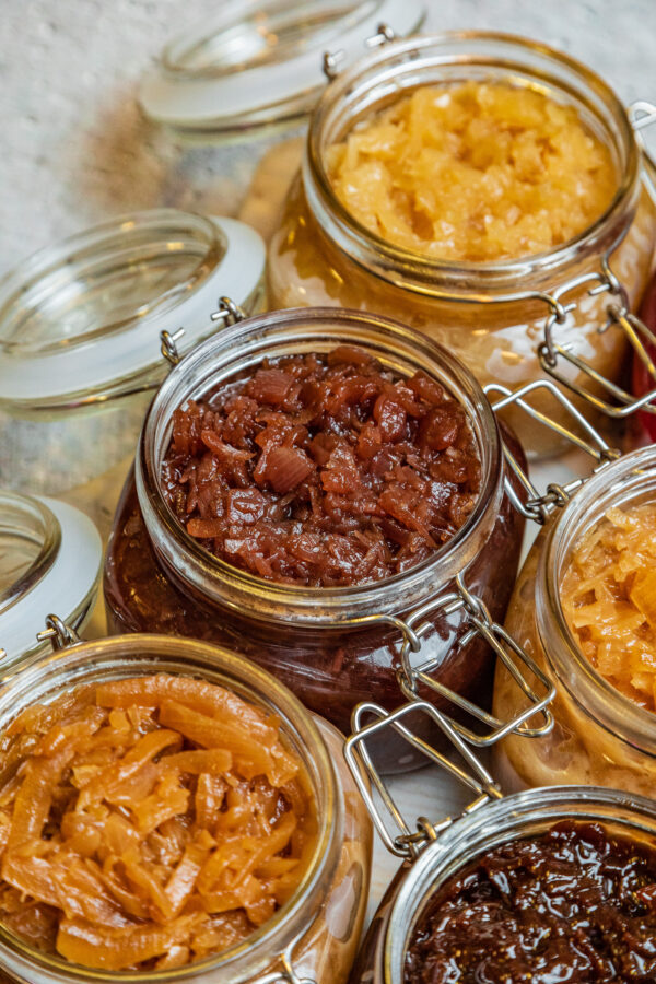 Cooked onions in jars, natural, caramelized, diced, ready-to-use onions, shelf-stable, red onions, white onions